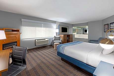 Deluxe King Studio Suite - Second Floor/Non-Smoking