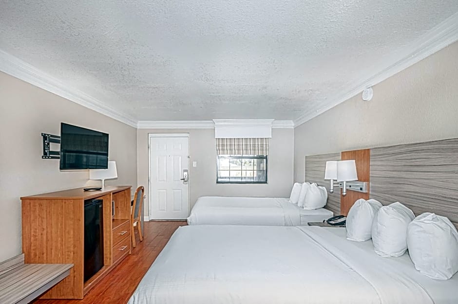 Casa Bella Inn & Suites