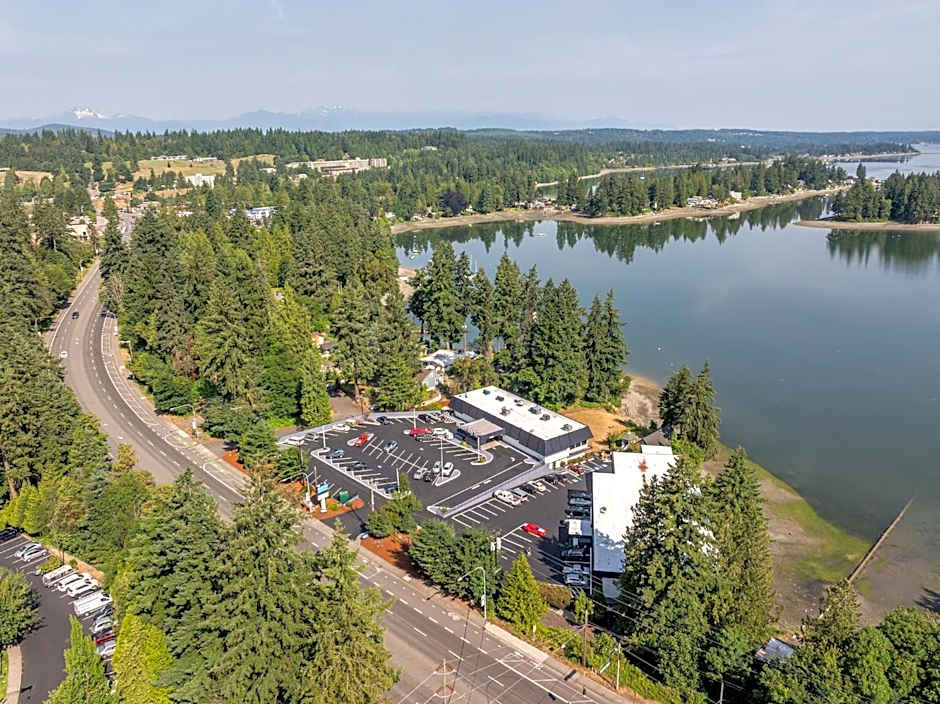 Oyster Bay Inn & Suites