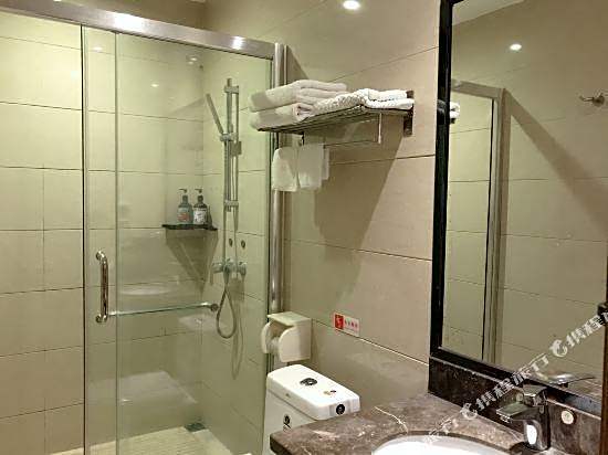 Baowan Hotel (Guangzhou Shangxiajiu Changshou Road Subway Station)