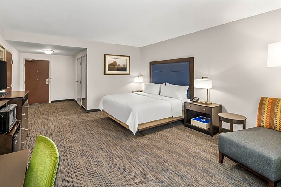 Holiday Inn Express & Suites Wilmington-Newark, an IHG Hotel