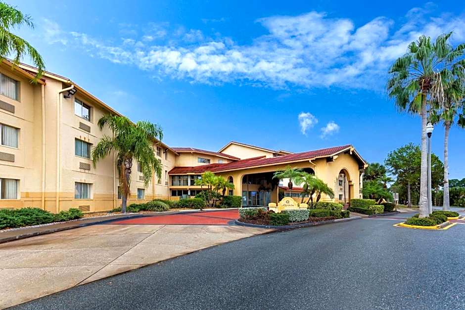 La Quinta Inn & Suites by Wyndham St. Pete-Clearwater Airport