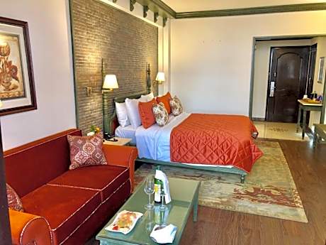 1 Queen Bed, Garden Valley View, Non-Smoking