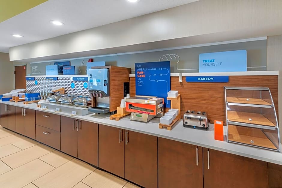 Holiday Inn Express Hotel & Suites Cincinnati-Blue Ash By IHG