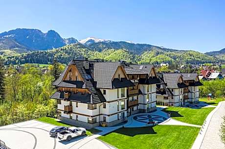 Split Level Apartment with Mountain View