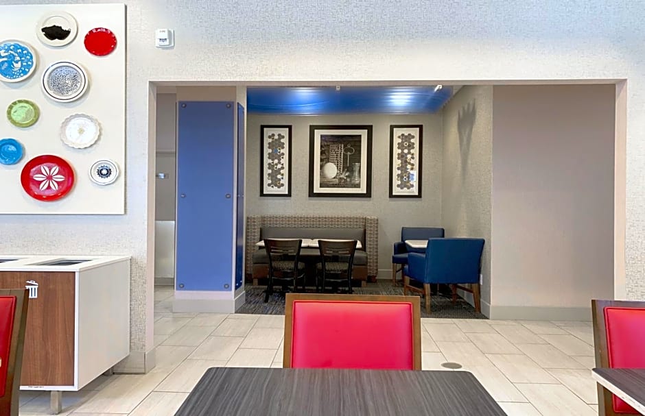 Holiday Inn Express Hotel & Suites Minneapolis-Downtown Convention Center by IHG