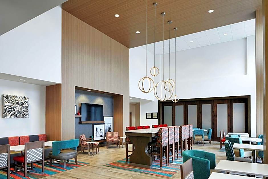 Hampton Inn By Hilton & Suites Chicago/Waukegan, IL