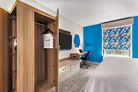 King Room - Mobility Access/Hearing Accessible