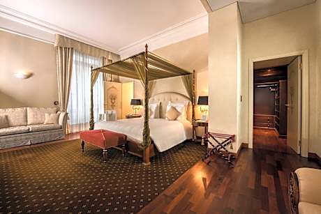 Deluxe Suite with Spa Bath