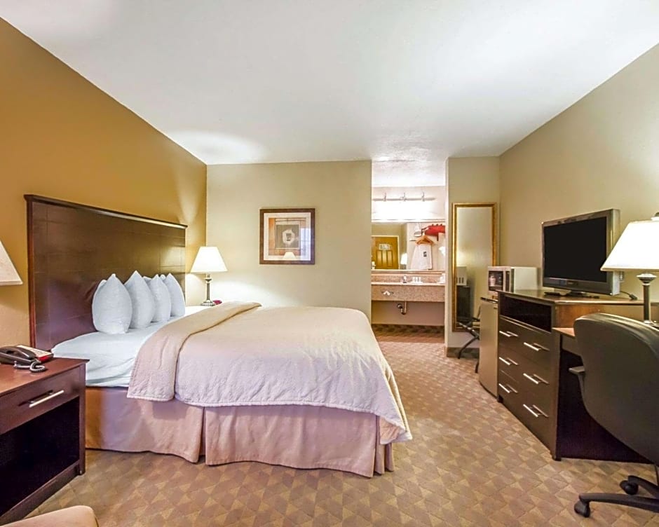 Quality Inn & Suites Greenville I-65