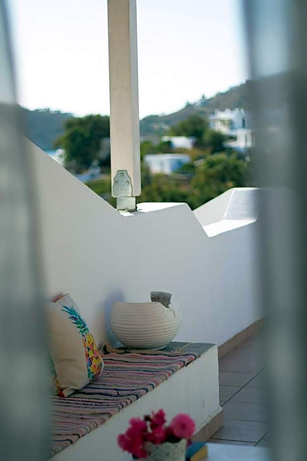 Armadoros Hotel / Ios Backpackers