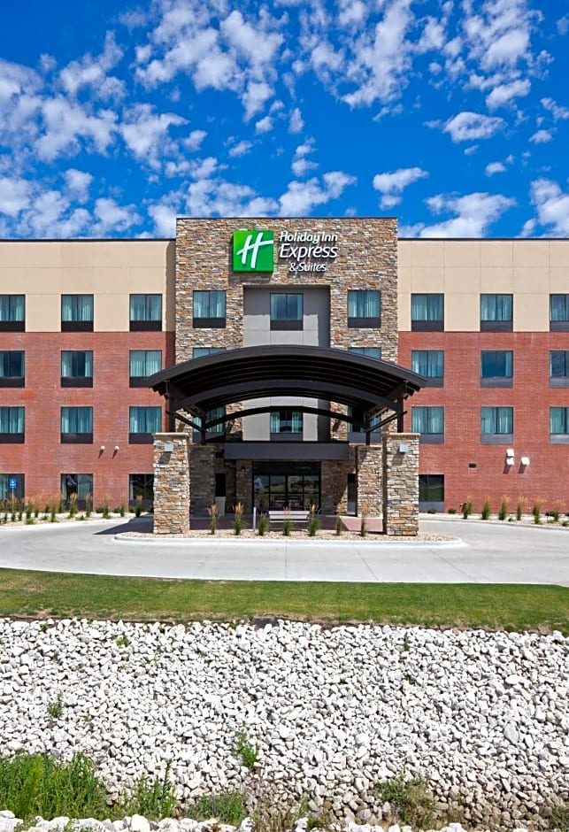 Holiday Inn Express & Suites Fort Dodge, an IHG Hotel