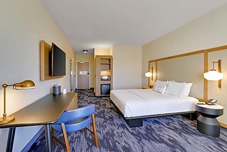 King Room with Roll-in Shower - Mobility and Hearing Accessible