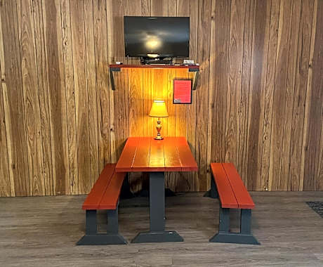 Reel Inn and Lodge