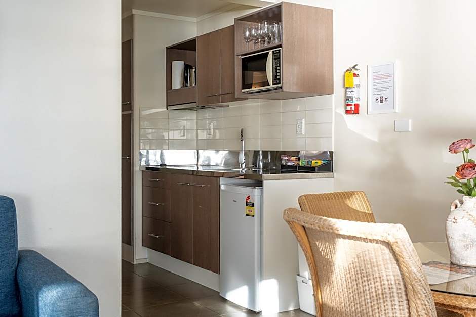 Hananui Lodge and Apartments
