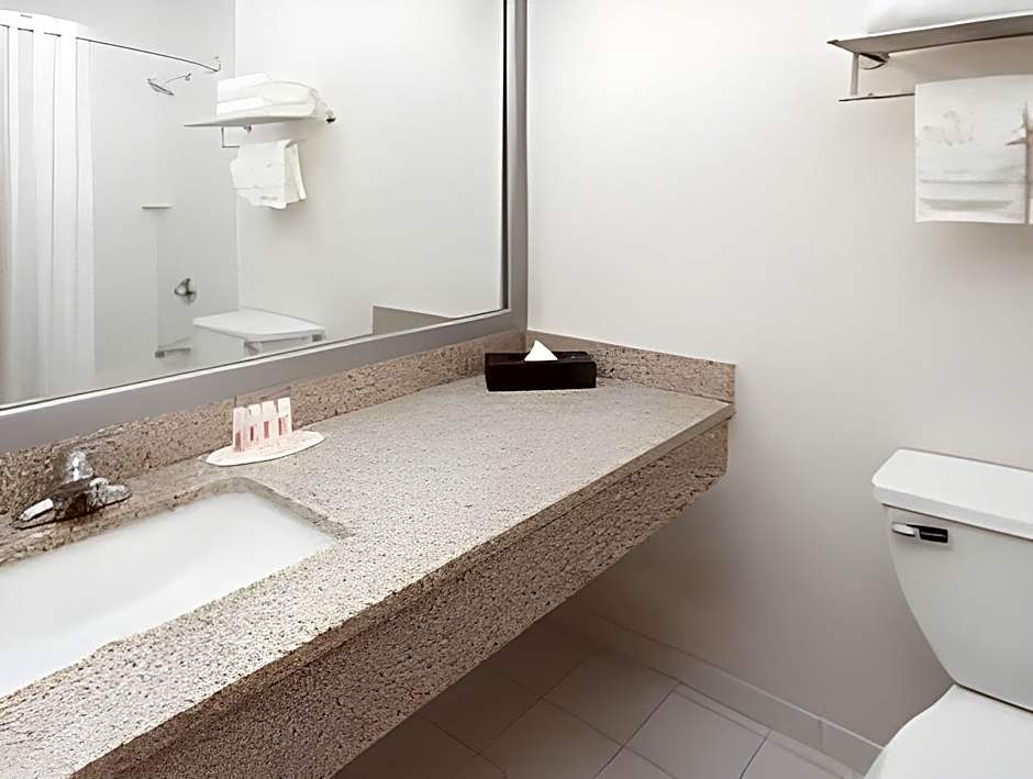 Ramada Plaza by Wyndham Chicago North Shore
