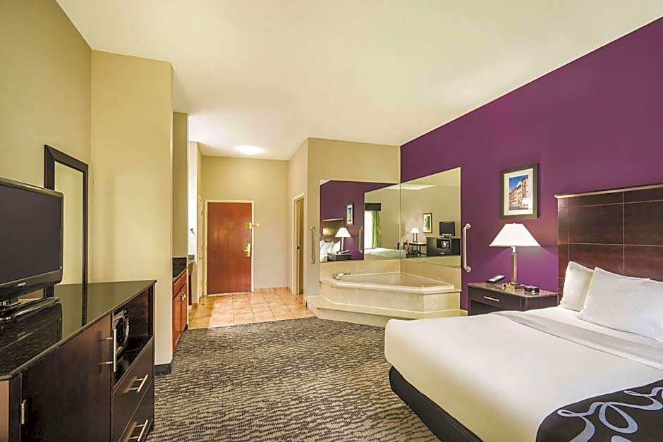 La Quinta Inn & Suites by Wyndham Louisville East
