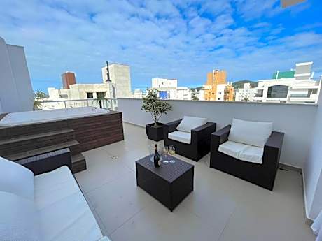 cód 122 - cobertura com jacuzzi próxima do mar!