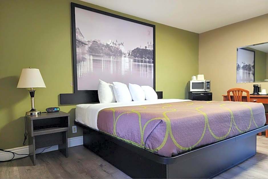 Super 8 by Wyndham Pembroke