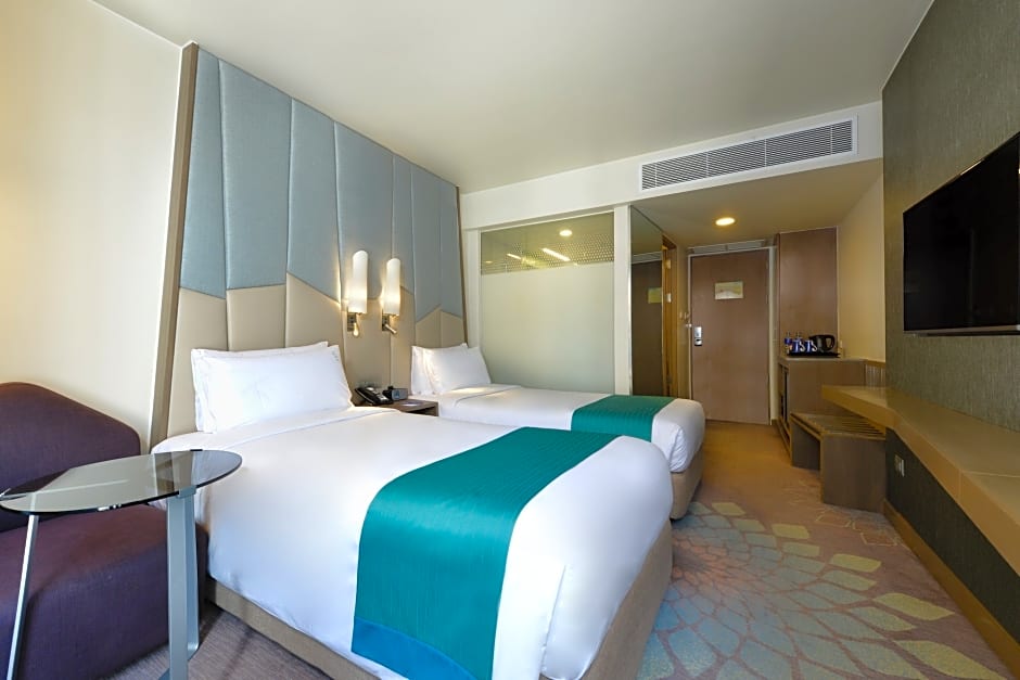 Holiday Inn Express Bangkok Sukhumvit 11 An Ihg Hotel Sha Plus Rates From Usd46