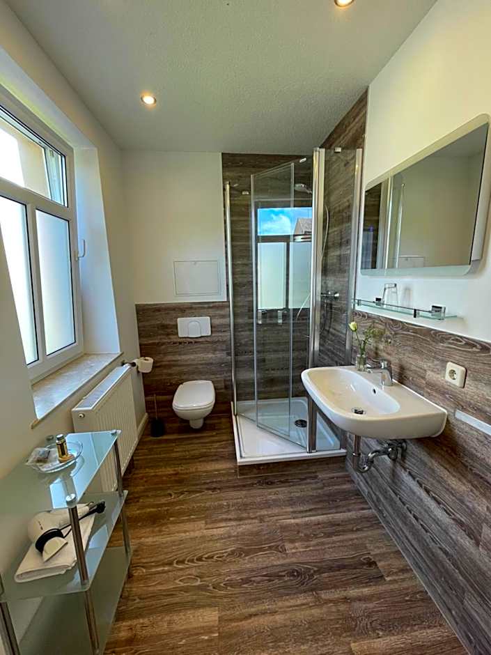 "Zur Altstadt - Am Fuße der Osterburg" Gaststätte, Pension, FEWO