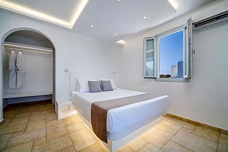 Elegant Suite with Hot Tub