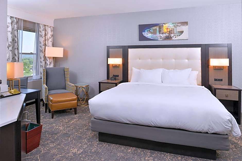 DoubleTree by Hilton Hotel Utica