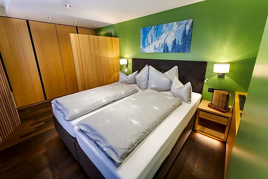 Wohlfühlhotel Hubertushof am Arlberg - Ski-In & Ski-Out - Sky Pool