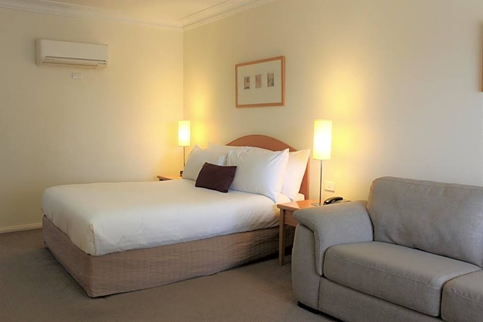 Carlyle Suites & Apartments