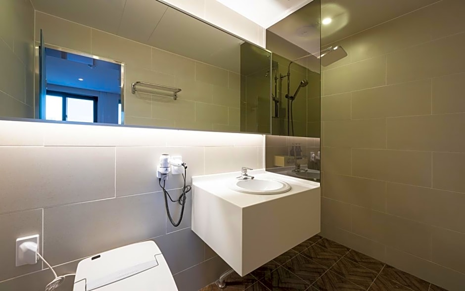 Tongyeong Hangnam Brown Dot