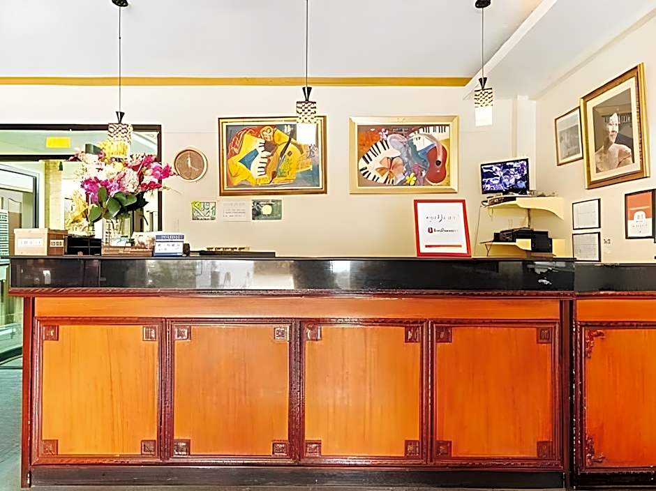 RedDoorz @ New Casamila Hotel Palawan