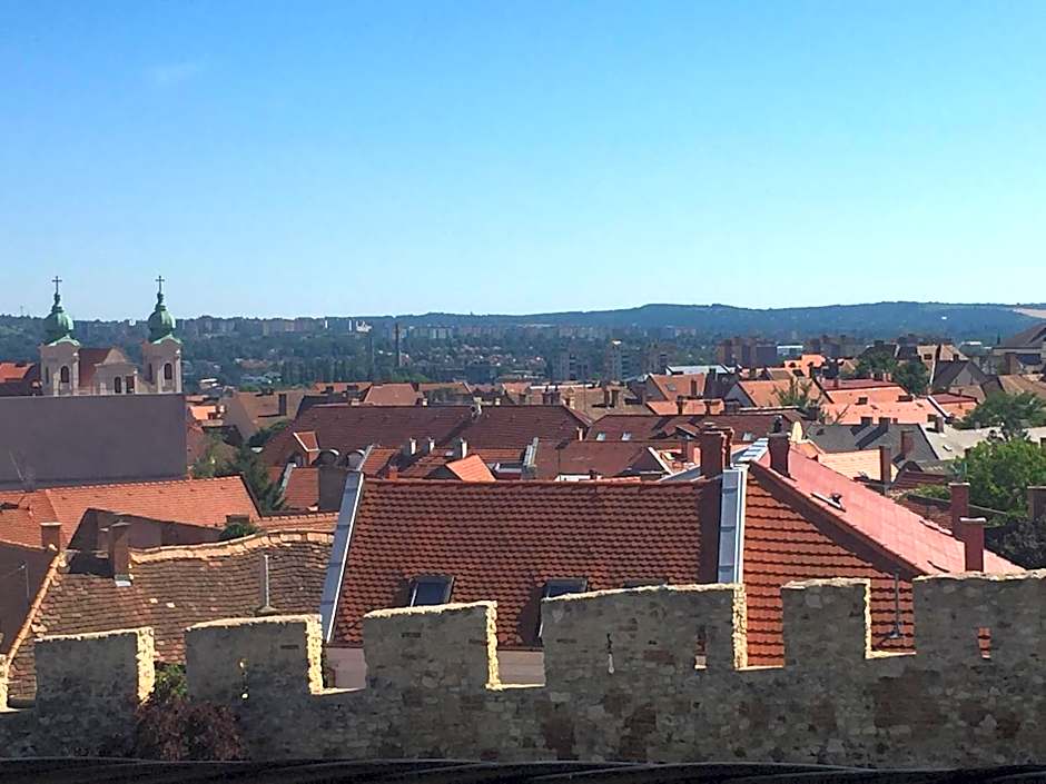 Várfal Wellness Panzió