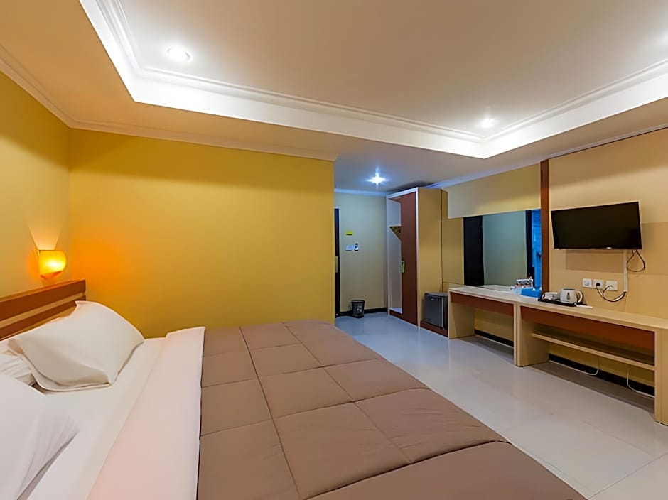 RedDoorz Plus near Mall Bali Galeria 2