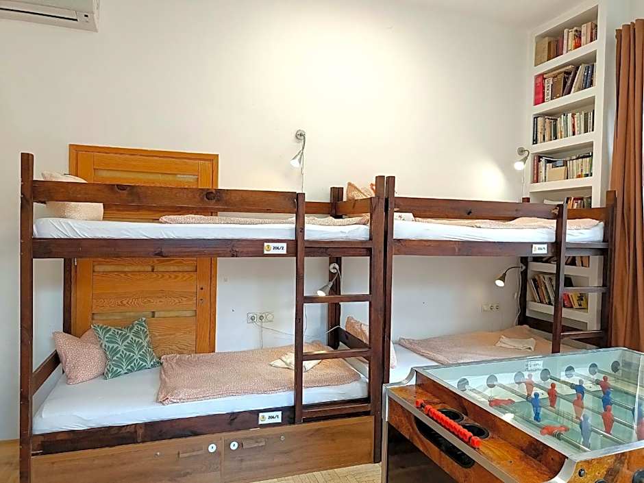 GoodMo Budapest Smart Rooms