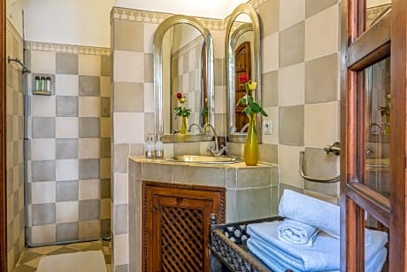 Small double Berbere