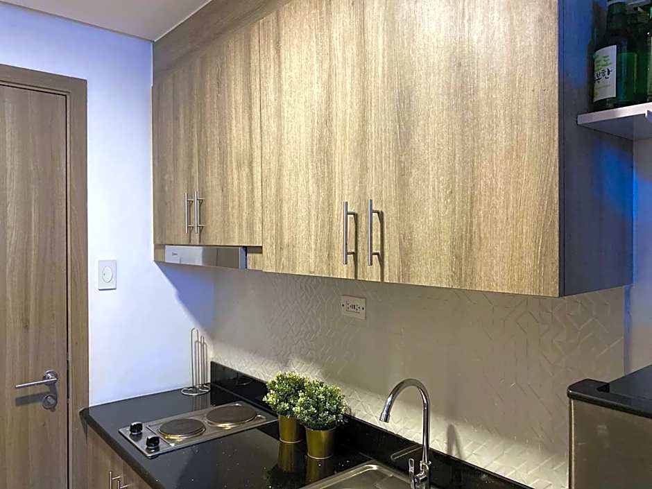 100mbps net,Unli Netflix in 75 inch tv in living room & Home Theater in Room