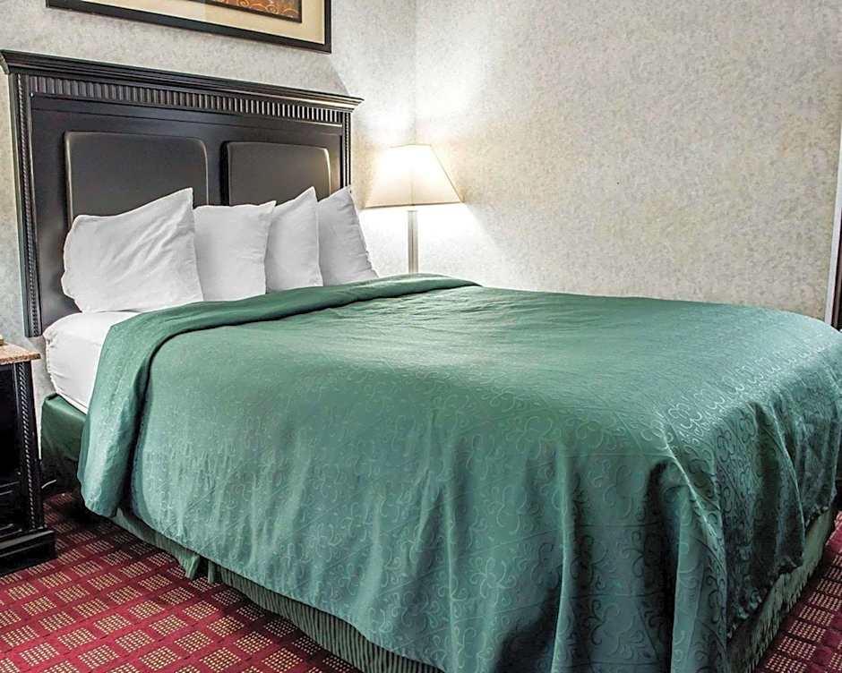Quality Inn & Suites North Gibsonia