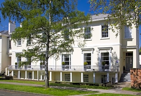 The Cheltenham Townhouse Studios at GLENFALL LAWN PITTVILLE CIRCUS