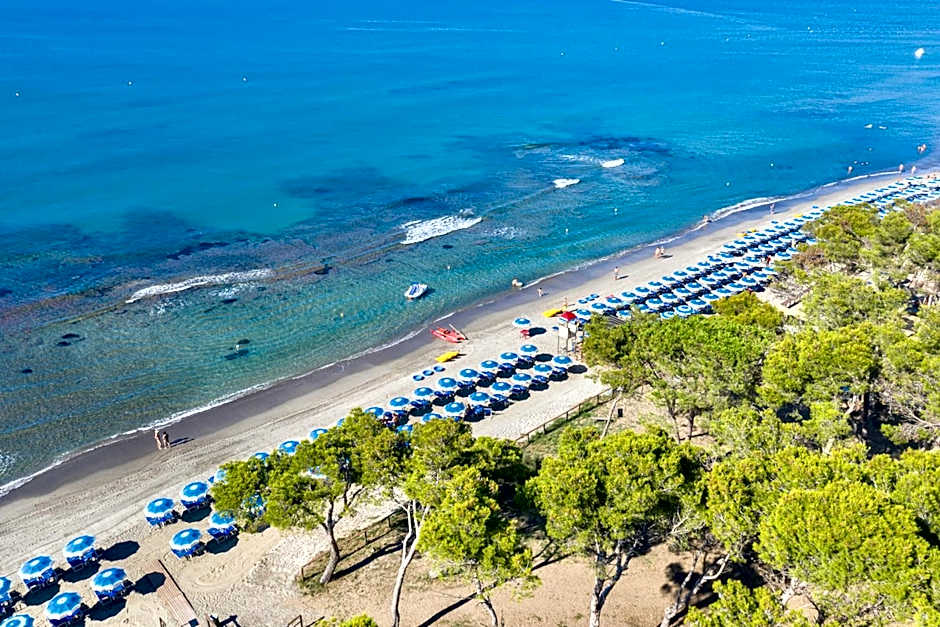 THR - ISA-Appartament plus 4 beds, air conditioning and private outdoor area in Village with 6 swimming-pools