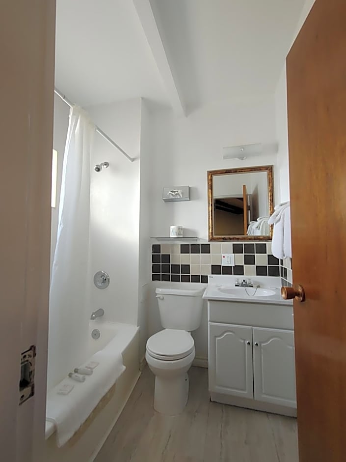 Kootenay Country Inn