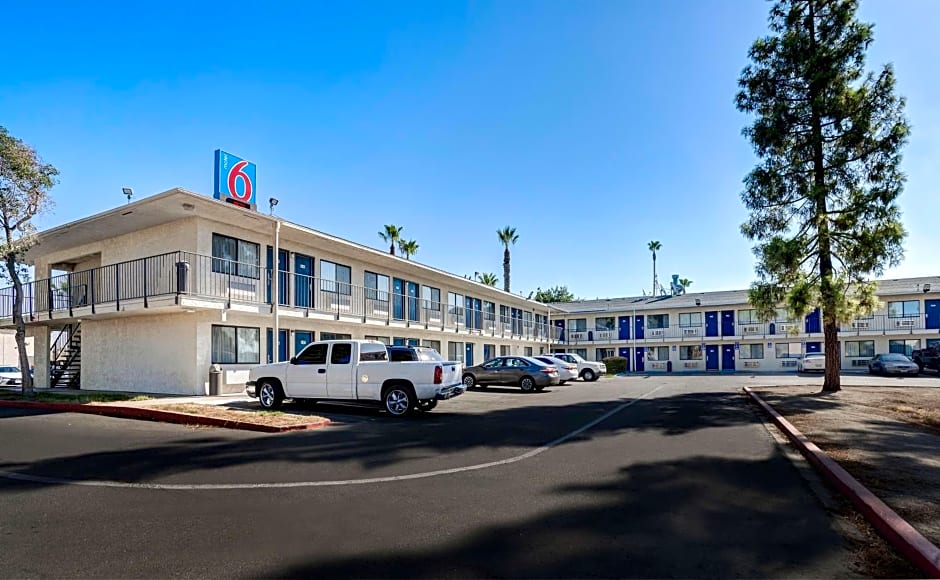 Motel 6-Bakersfield, CA - South