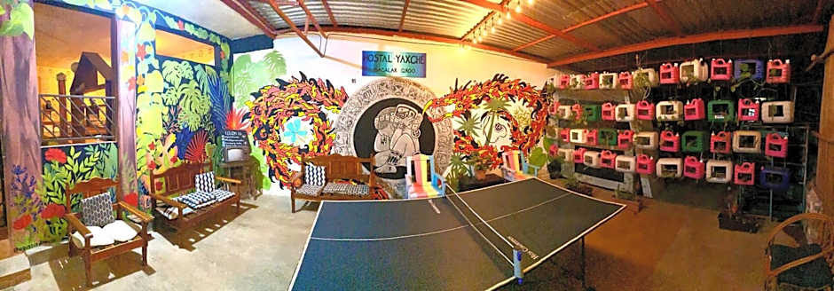 Yaxche Centro Hostal y Camping