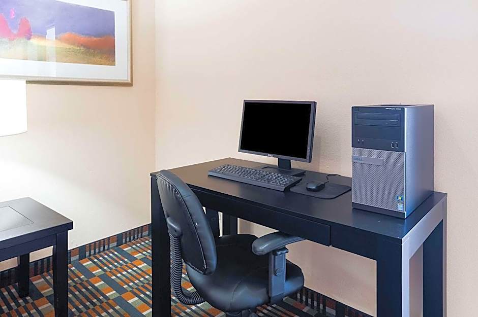 Quality Inn & Suites Lake Charles South