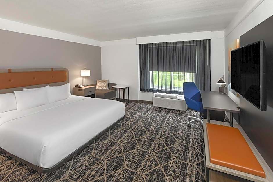 La Quinta Inn & Suites by Wyndham Houston Bush Iah South
