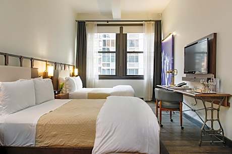 Studio Two Queen Beds