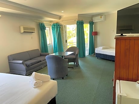Spa Suite with 1 King Bed