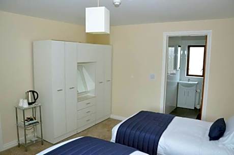 Triple Room with Bath