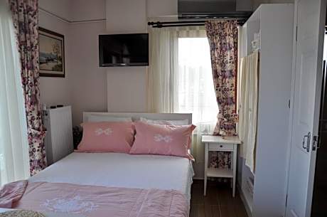 Triple Room with Garden View