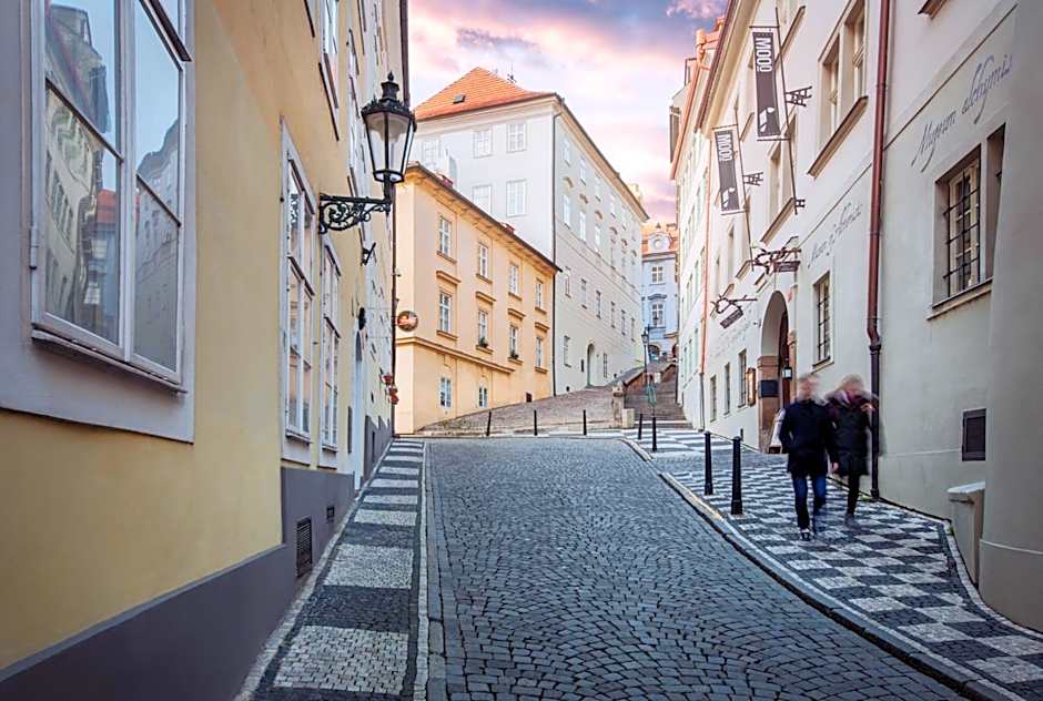 Hotel At the White Lily