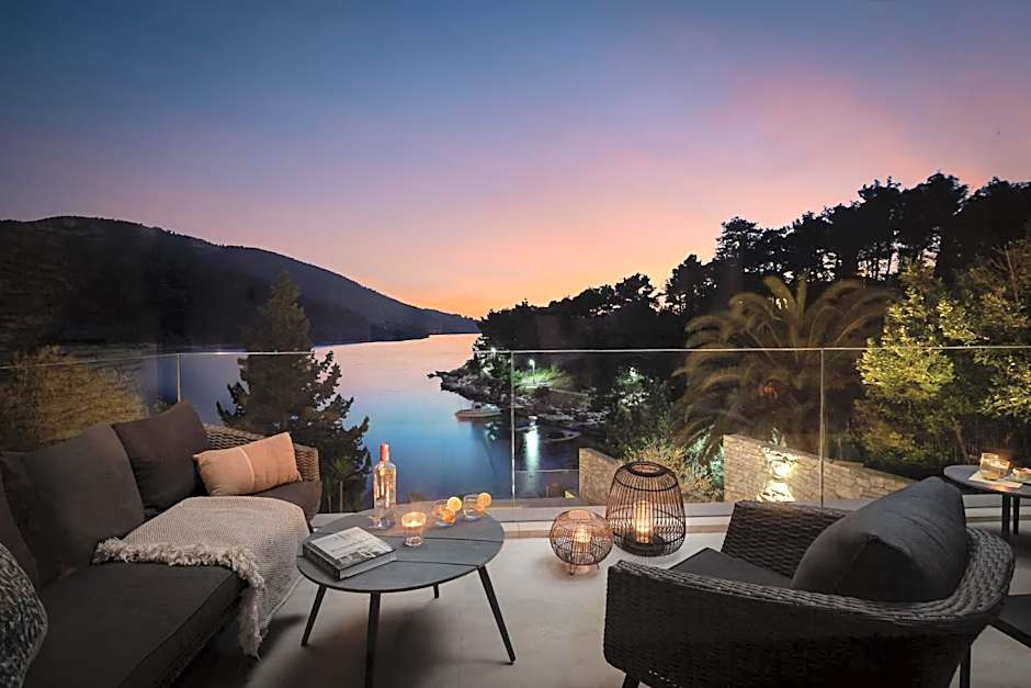 Beachfront Villa Grain of Salt with Pool